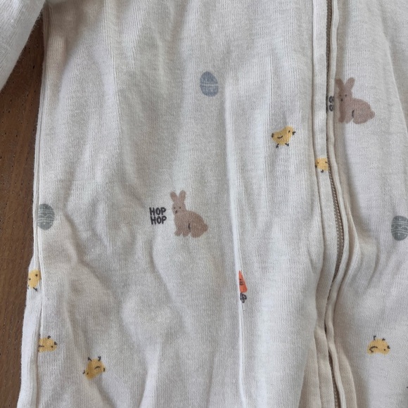 Carters 9 month Bunny Pajamas Footie Easter Carrot Chick Hop Hop Cream Cute Feet - Picture 4 of 7